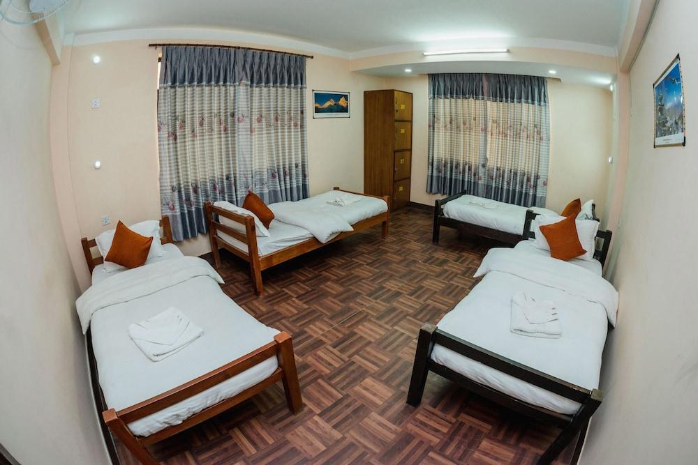 Famous House Kathmandu Hostel Ngoại thất bức ảnh