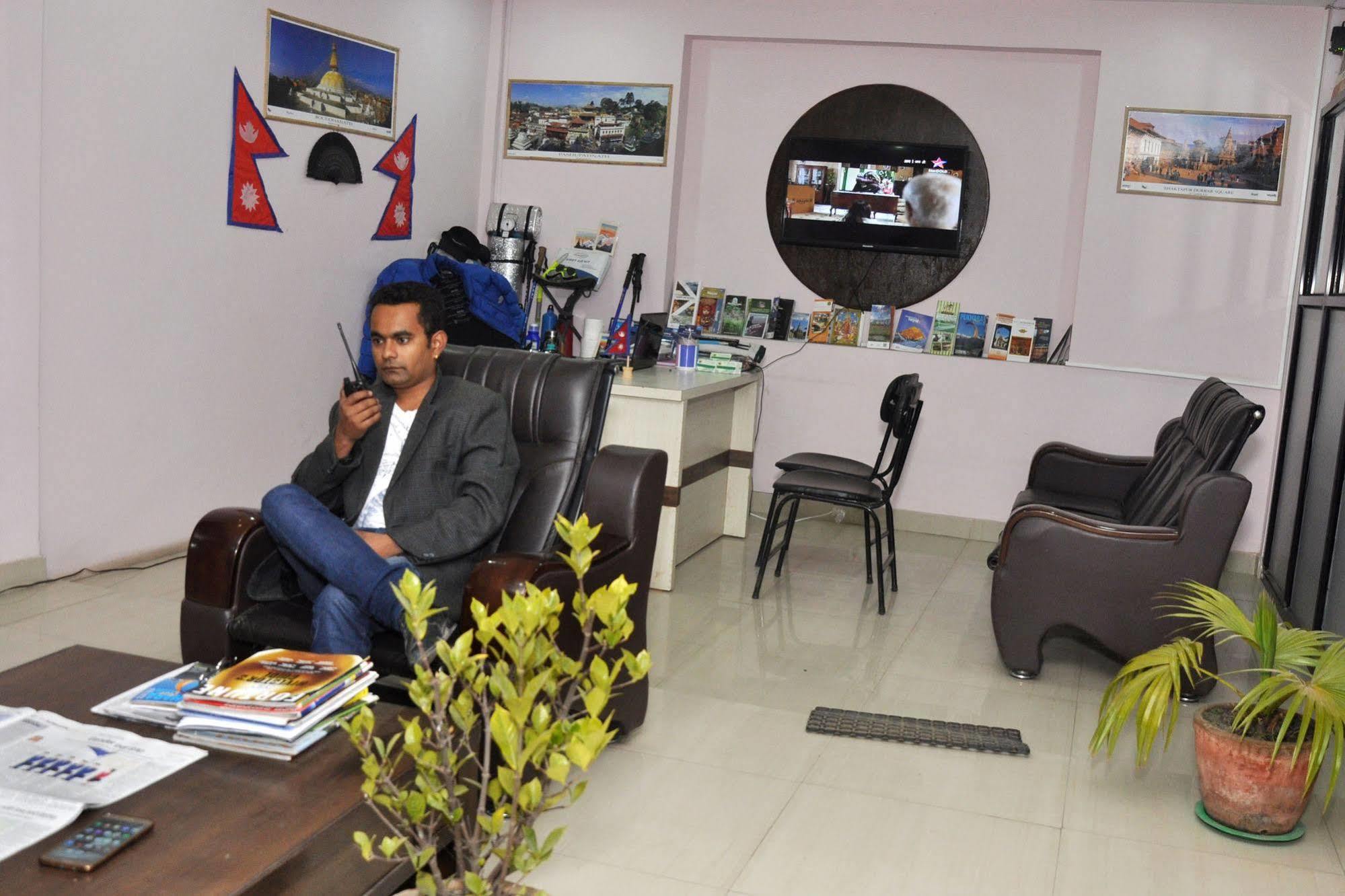 Famous House Kathmandu Hostel Ngoại thất bức ảnh