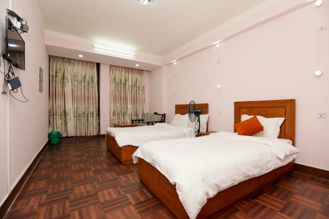 Famous House Kathmandu Hostel Ngoại thất bức ảnh