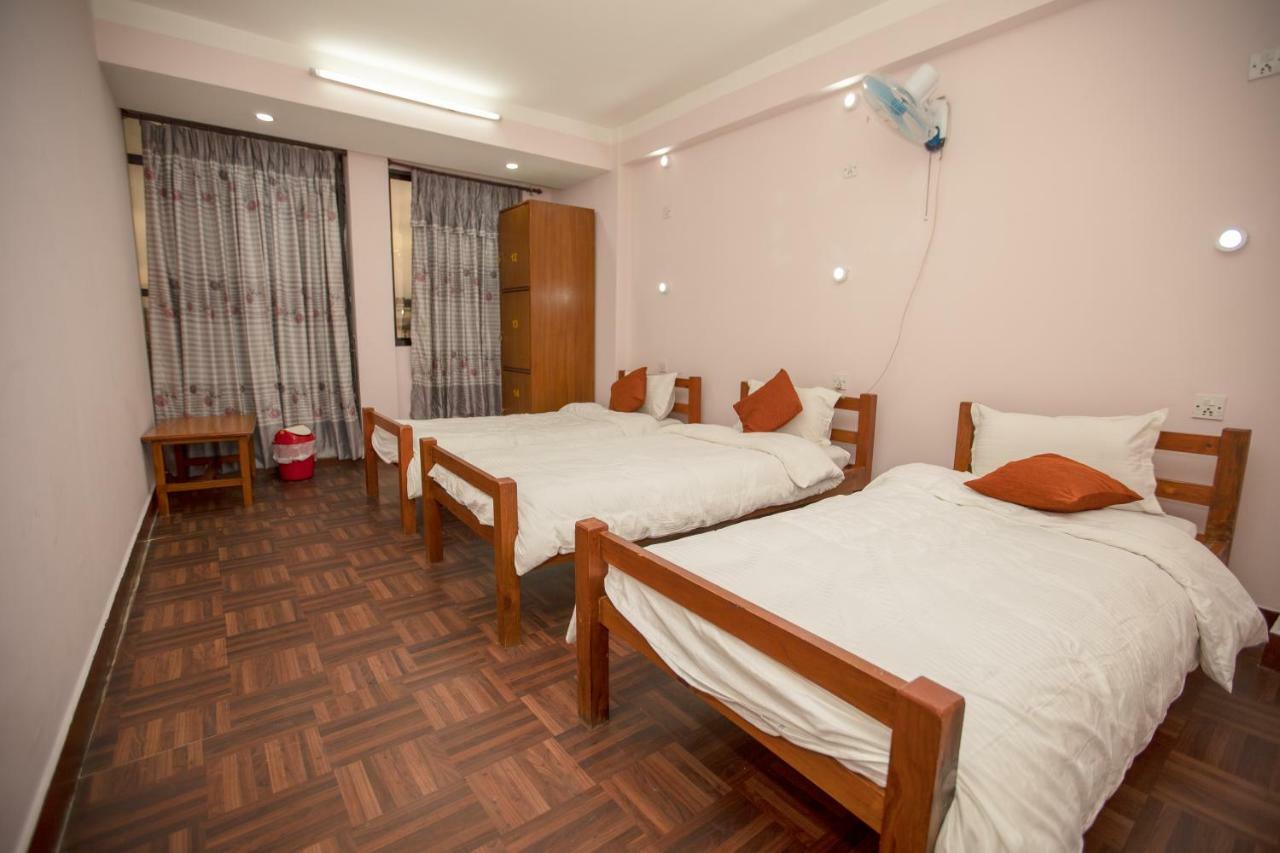 Famous House Kathmandu Hostel Ngoại thất bức ảnh