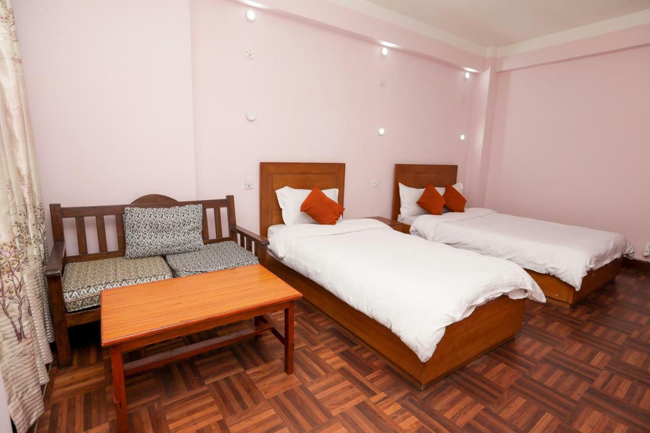 Famous House Kathmandu Hostel Ngoại thất bức ảnh