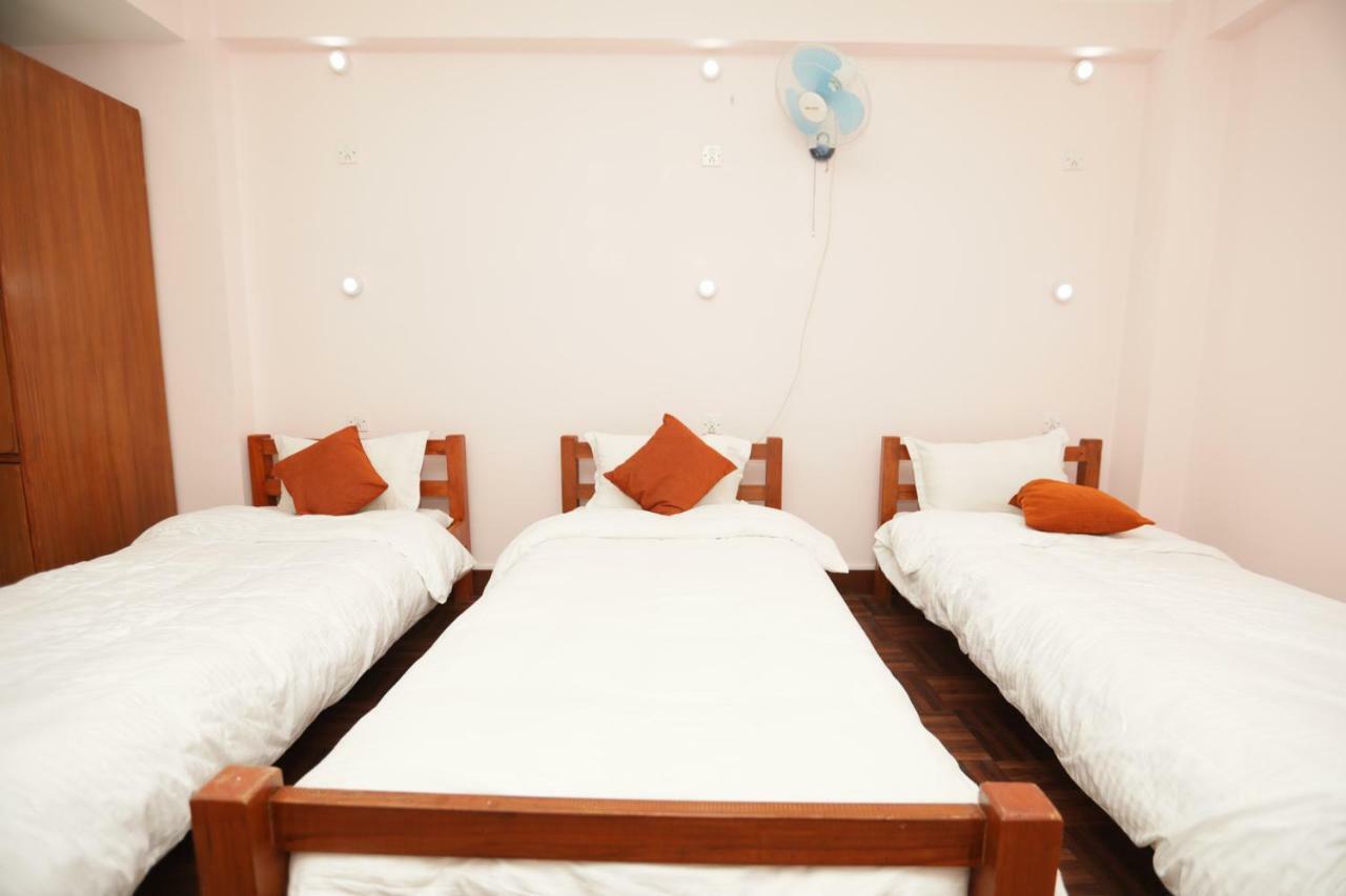 Famous House Kathmandu Hostel Ngoại thất bức ảnh