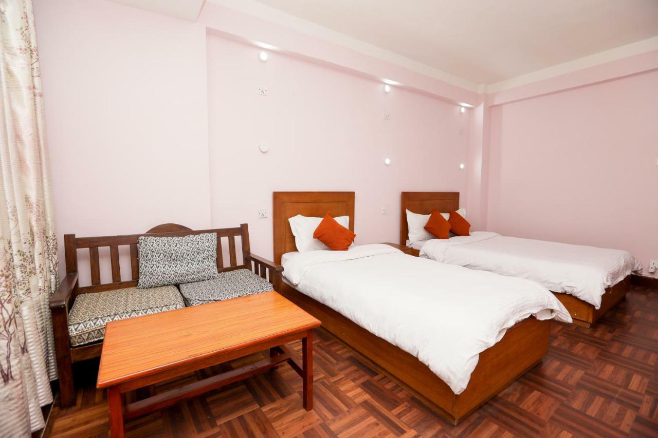 Famous House Kathmandu Hostel Ngoại thất bức ảnh